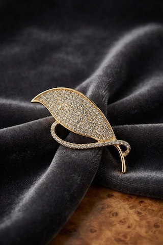 Gold Renk Zirkon Taşlı Yaprak Model Broş Çok Renkli Gold Renk Zirkon Taşlı Yaprak Model Broş Çok Renkli