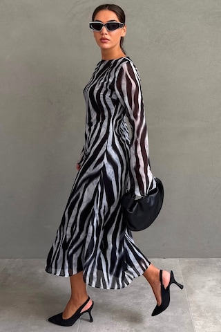 Madmext Gri Zebra Desenli Şifon Midi Elbise Mg2854
