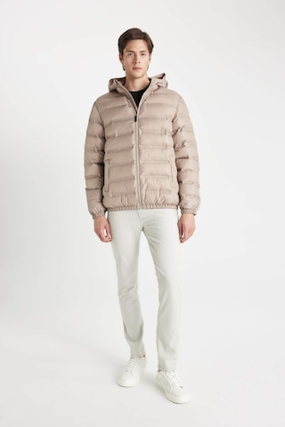 DeFacto Su İtici Şişme Mont Slim Fit Dar Kesim Kapüşonlu Fermuarlı Cepli D1185AX24WNBG106