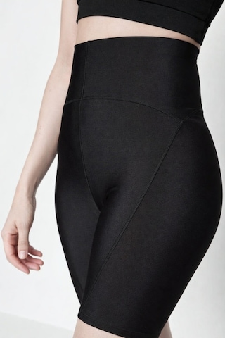 Soft&Basic Kadın Curve İnterlok Kumaş Yüksek Bel Büyük Beden Biker Kısa Şort Tayt Siyah