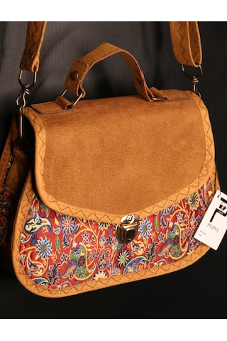 Pujiva Etnik Tarz Kilim Desenli, Omuz Askılı, Çok Cebli Fermuarlı, Kilitli, Gece, Günlük Çanta En 26 Boy 19 Kırmızı