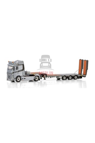 1/50 Becatrans Bv Volvo Fh5 Sleeper Cab 4x2 Semı Low Loader Wıth Ramps - 3 Axle