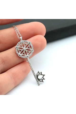 925 Ayar Gümüş Zirkon Taşlı Zarif Anahtar Tasarımlı Kolye Gümüş