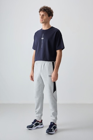 Tommy Life Gri Yüzeyi Dokulu Standart Fit Nakışlı Erkek Eşofman Alt - 82126 Gri