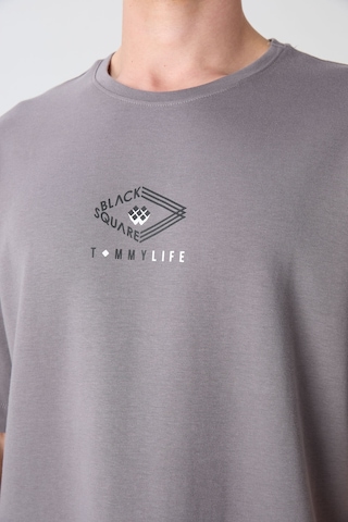 Tommy Life Koyu Gri Pamuklu Kalın Yumuşak Dokulu Oversize Fit Baskılı Erkek T-shirt - 88325 Koyu Gri