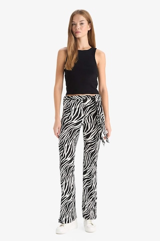 Defacto Fitted Zebra Desenli İspanyol Paça Pantolon G2988ax25wnbk81 Siyah