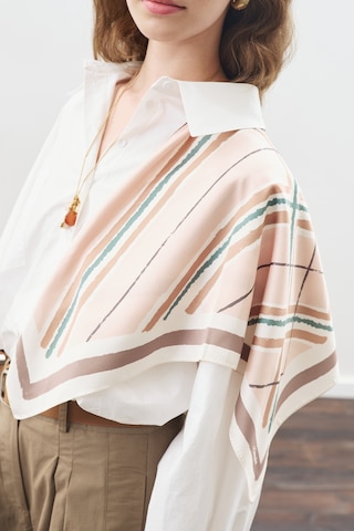 Desenli Orta Boy Saten Fular Leya Leya