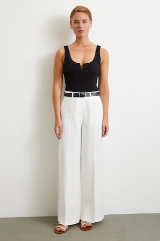 V Demirli Top Siyah Siyah