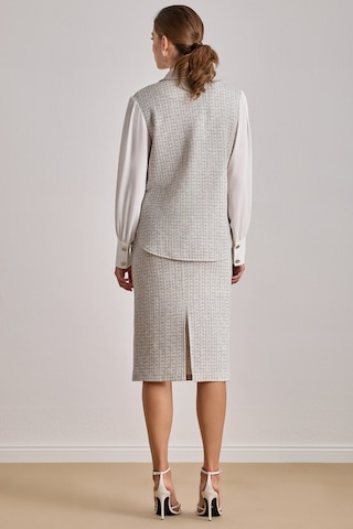 Dökümlü Ekru Örme Gömlek Ekru