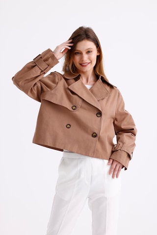 Pastelastore %100 Pamuk Gabardin Astarlı Oversize Geniş Kalıp Kadın Crop Kısa Trençkot 1122 Koyu Bej