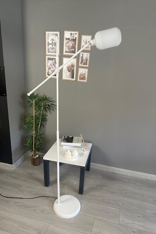 Wingmn Beyaz Cam Lambader Makas Gövde Modern Metal Oturma Odası Zemin Lambası Beyaz