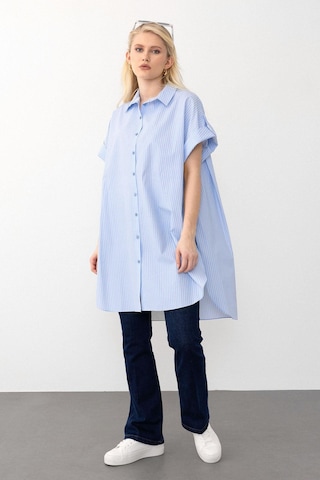 Olcay Yandan Yırtmaçlı Çizgili Poplin Tunik Açık Mavi 9283