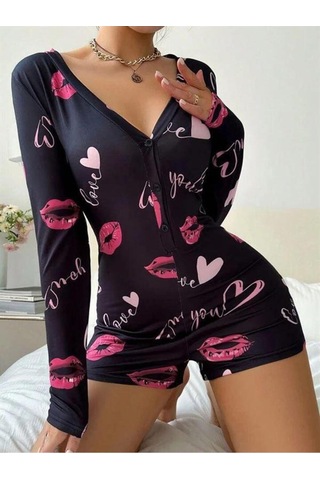 Ekselanude Pamuklu Kırmızı Öpücük Ve Kalp Desenli Düğmeli Uzun Kol Tulum Pijama Siyah
