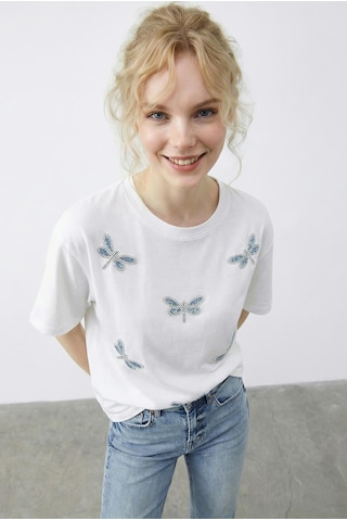 Shade Kadın Boncuk Taş İşlemeli Yusufçuk Desenli Rahat Kalıp T-shirt 2212 60283971 - Beyaz