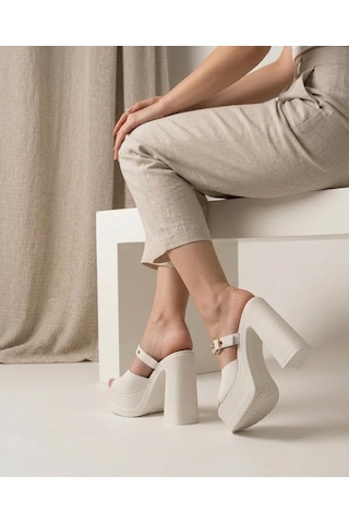 Asmi Shoes Kadın Soha Siyah Toka Detaylı 12 Cm Ortopedik Platform Topuklu Terlik Beyaz Beyaz
