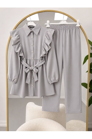 Lovie Moda Kadın Fırfır Detaylı Kol Büzgülü Pantolonlu Tesettür Takım Gri Lovie Moda Kadın Fırfır Detaylı Kol Büzgülü Pantolonlu Tesettür Takım Gri