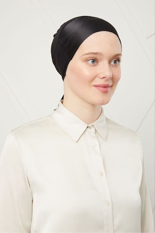 Melodi Scarf Kadın Tesettür Bağlamalı Saten Bone Siyah Siyah Melodi Scarf Kadın Tesettür Bağlamalı Saten Bone Siyah Siyah