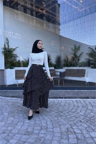 Neşeli Butik Kadın Siyah Asimetrik Kat Kat Puantiye Desen Tam Boy Tesettür Etek ------ Nms094