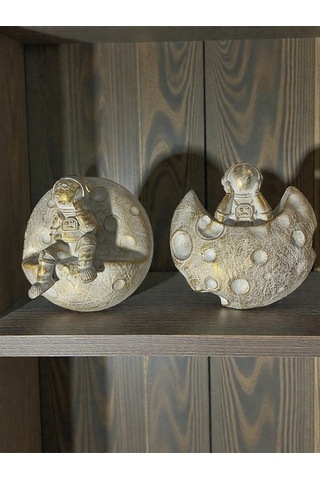 Astronot Ay Üzerinde Dekoratif Biblo Modern Masa Üstü Obje 18 Cm