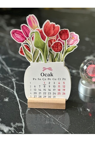 2026 Ahşap Ayaklı Çiçekli Mini Özel Tasarım, Masaüstü Takvim, Lale Çiçek Buketi - Yeni Yıl 2026