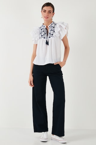 Lela Pamuklu Regular Fit Nakış Işlemeli Bayan Bluz 611Bz0253 Beyaz-Indigo
