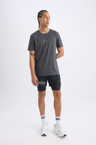 DeFactoFit Slim Fit Dar Kesim Fermuarlı Telefon Cepli Sporcu Taytlı Şort Z2147AZ25SPBK81