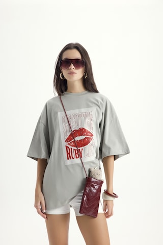Mai Studios Co. Lip Print Oversize Gri T-shirt Gri