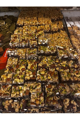 Halep Tatlısı Karışık Kuruyemişli 1 Kg