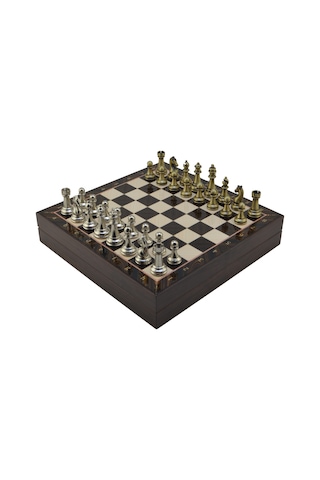Gifthome Orta Boy Parlak Metal Klasik Satranç Takımı Ve Ceviz Desenli Sandıklı Mdf Tahtası 30x30x6 Cm.