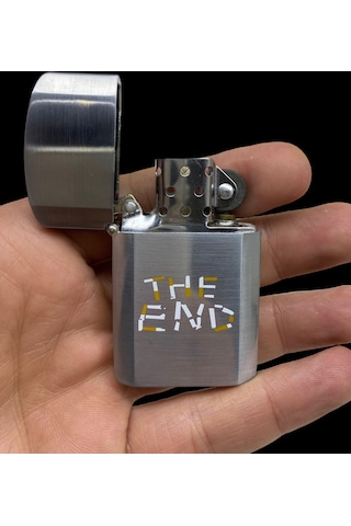 Lotus The End Yazı Baskılı Benzinli Metal Çakmak Gümüş Gri 309138