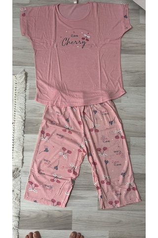 Pijamoni Kadın Kiraz Desenli Rahat Kesim 2'li Pijama Takımı Kapri Altlı Pembe - Çok Renkli