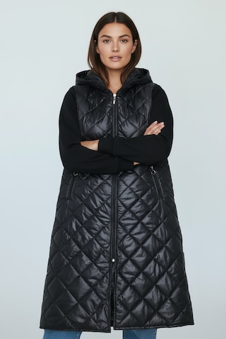 Kadın Önü Fermuarlı Yanlardan Cepli Kapşonlu Kapitone Kap Siyah