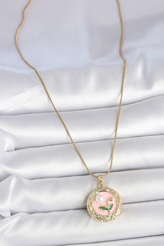 316l Çelik Gold Renk Zincir Pembe Çiçek İşlemeli İnci Detay Portre Model Kadın Kolye Altin