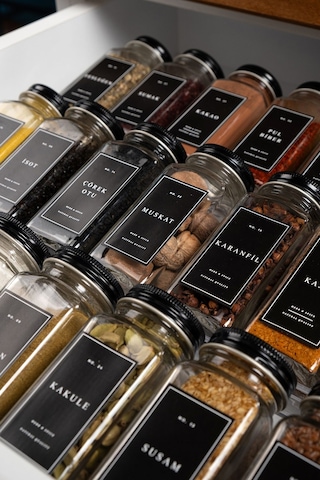 Mienda Home 24'lü Cam Baharatlık Seti Siyah Kapaklı Ve Etiketli Baharatlık Takımı Mh00syh24 Siyah - Şeffaf