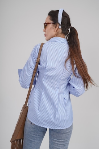 Mayrem Kadın Mavi Çizgili Bel Oturtmalı Oversize Gömlek Bluz
