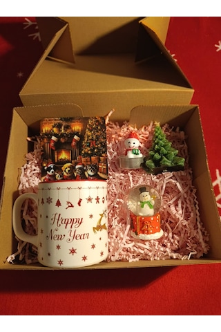 Yılbaşına Özel Kutulu Hediye Seti - Yeni Yıl Kupa & Kar Küresi & Bardak Altlığı & Mum