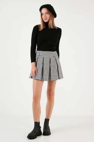 Lela Pamuk Ve Yün Karışımlı Pileli Kazayağı Regular Fit Mini Bayan Şort Etek 611Sr00028 Ekru-Siyah