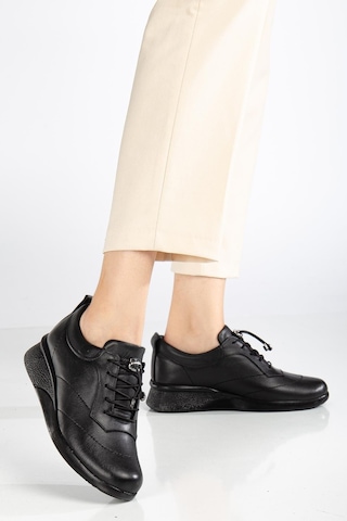 Hakiki Deri Ortopedik Kadın Günlük Ayakkabısı Siyah Dolgu Topuklu Elastik Bağcıklı-3572 Siyah