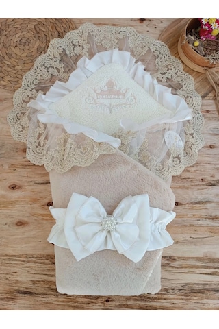 Yenidoğan Wool Yün Kumaş Taç Nakışlı Güpür Duvaklı Fiyonk Prizma Taş Unisex Kundak Bebek Battaniyesi Bej Çok Renkli