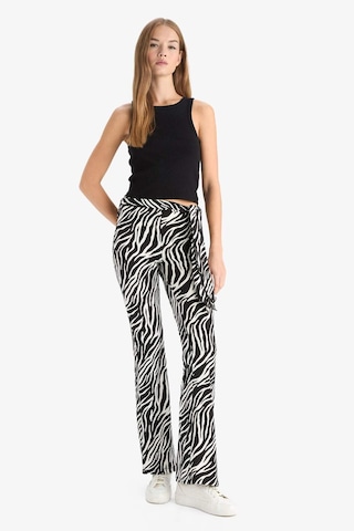 Defacto Fitted Zebra Desenli İspanyol Paça Pantolon G2988ax25wnbk81 Siyah