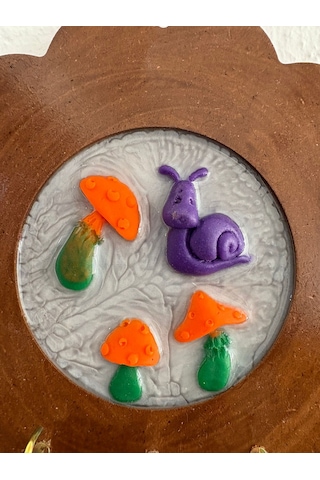 Pelince - Mor Salyangoz Ve Mantar Figürlü - Epoksi Ahşap Anahtar Askılığı Tek Ürün - Çap: 18 Cm Ahşap