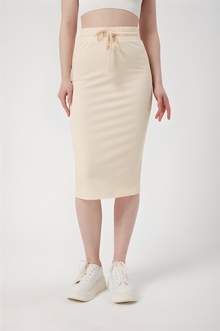 Bej Beli Lastikli Spor Kalem Etek