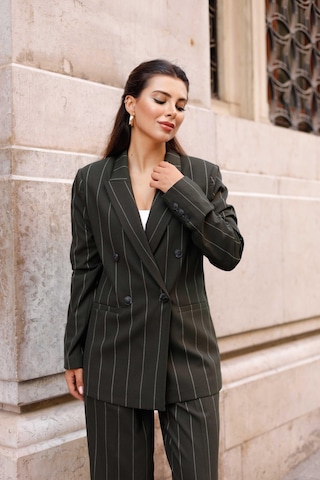 4 Düğmeli Kruvaze Geniş Çizgili Takım Haki Haki