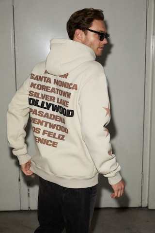 Grimelange Tuxon Erkek Yumuşacık İçi Polarlı Baskı Detaylı Kangru Cepli Regular Taş Rengi Sweatshirt Taş Rengi