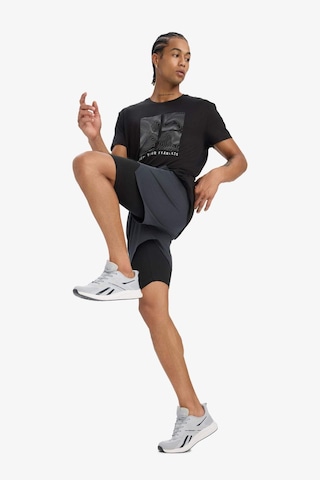 DeFactoFit Slim Fit Dar Kesim Sporcu Taytlı Dokuma Şort D7809AX25SPAR231