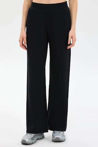 Skechers Essential Wide Leg Kadın Eşofman Altı SIYAH