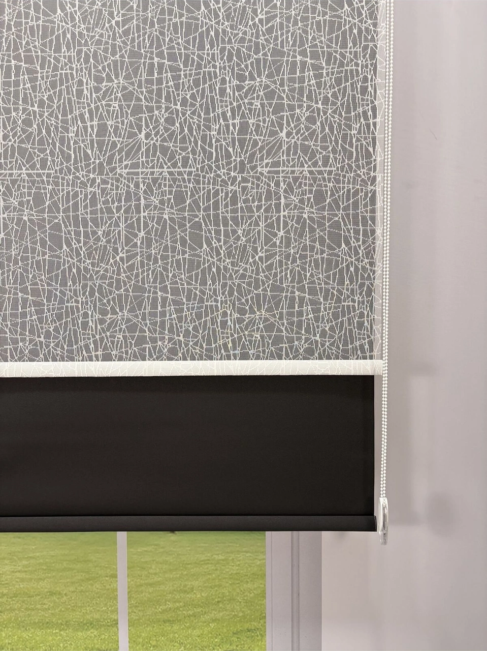 Olympos Serisi Kırçıl Desenli Çift Mekanizmalı Beyaz Tül Siyah Stor Perde Siyah