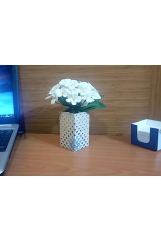 Vazoda Beyaz Yapay Çiçek Dekoratif Puanlı Poliresin Vazo Dahil 6 x 6 x 15 CM