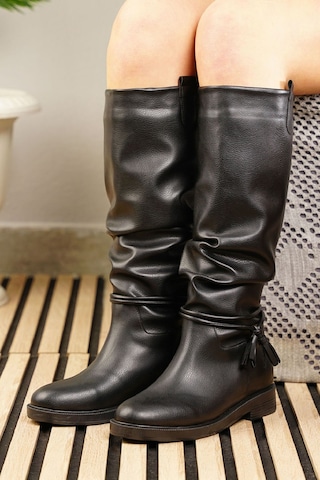 Günlük Kadın Diz Altı Çizme Körüklü Alçak Topuklu Tırtıklı Tabanlı Kürklü Astarlı Püskül Detay 1045 Siyah Cilt