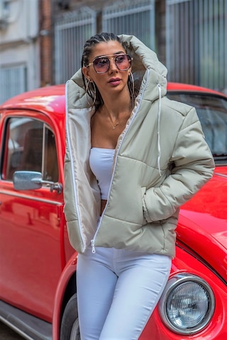 Kadın Bej Su Geçirmez Kapüşonlu Şişme Mont